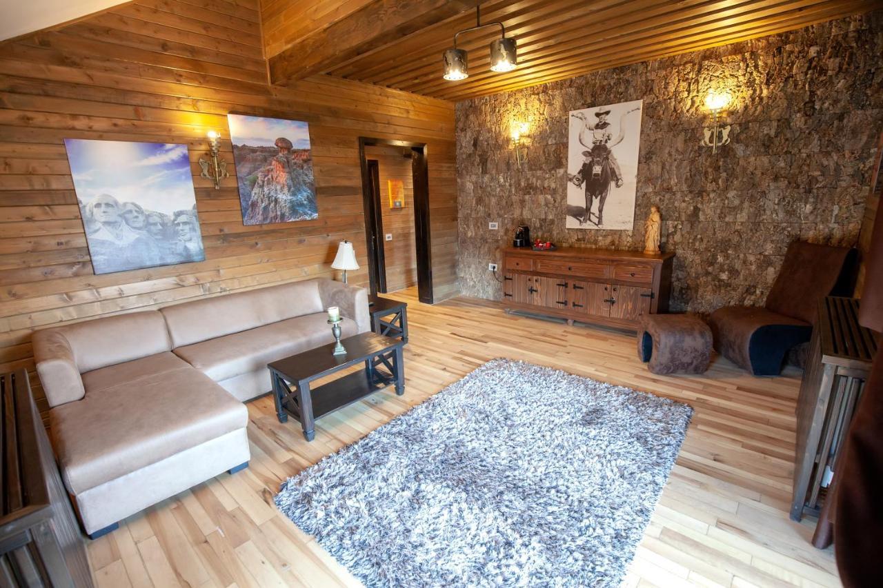 Maggie'S Ranch 호텔 Rîşnov 외부 사진