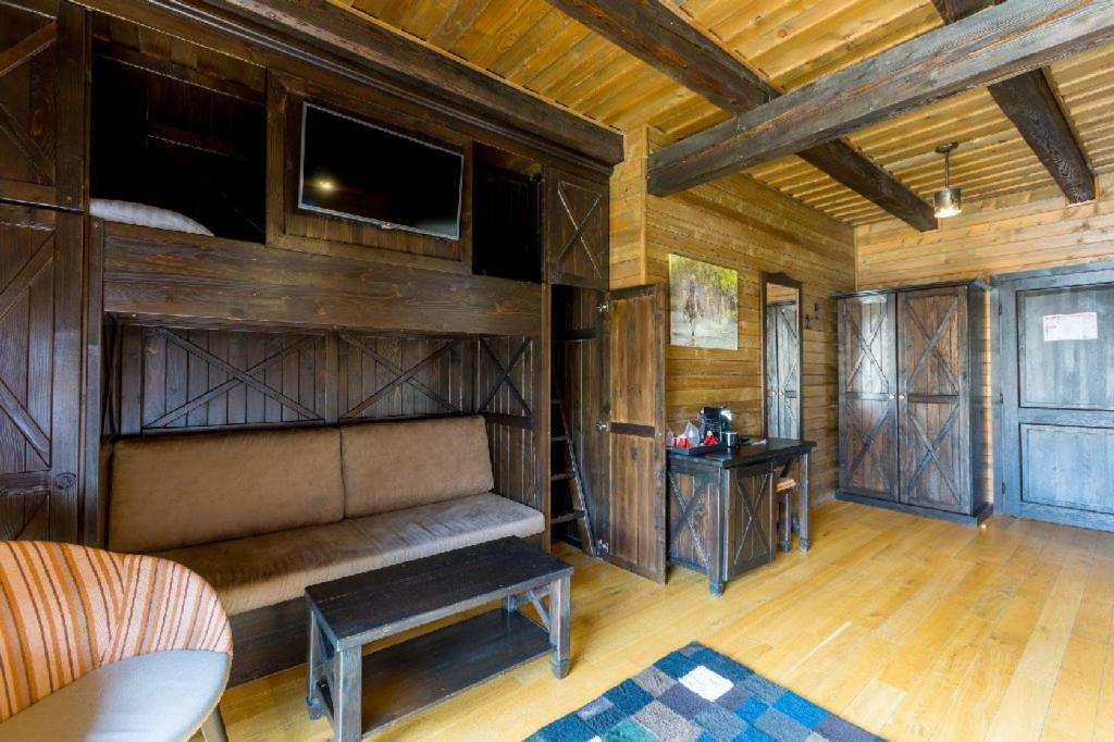 Maggie'S Ranch 호텔 Rîşnov 외부 사진