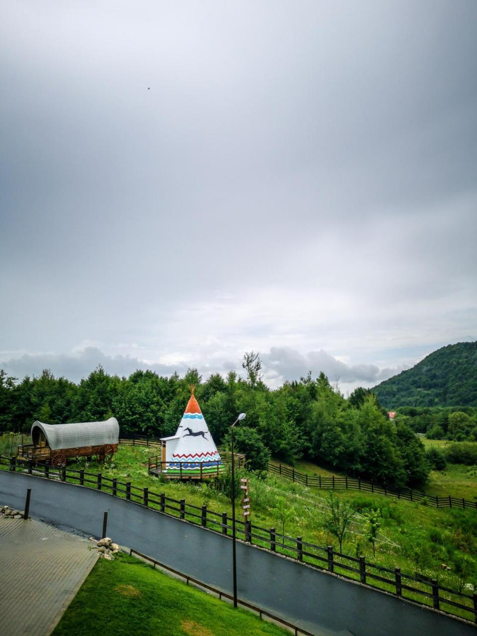 Maggie'S Ranch 호텔 Rîşnov 외부 사진